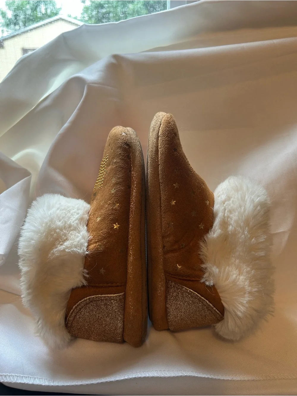 Juicy Couture Girls' Brown Faux-Fur Cozy Slip-On Slippers with Gold Glitter Heel